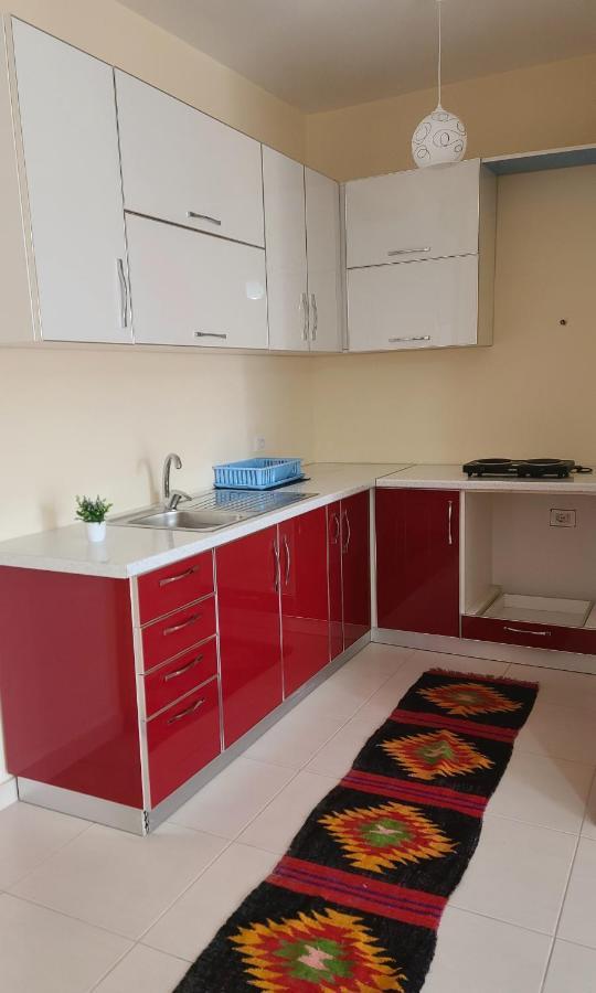 Lucky'S Apartment, A Place To Be Pogradec Esterno foto